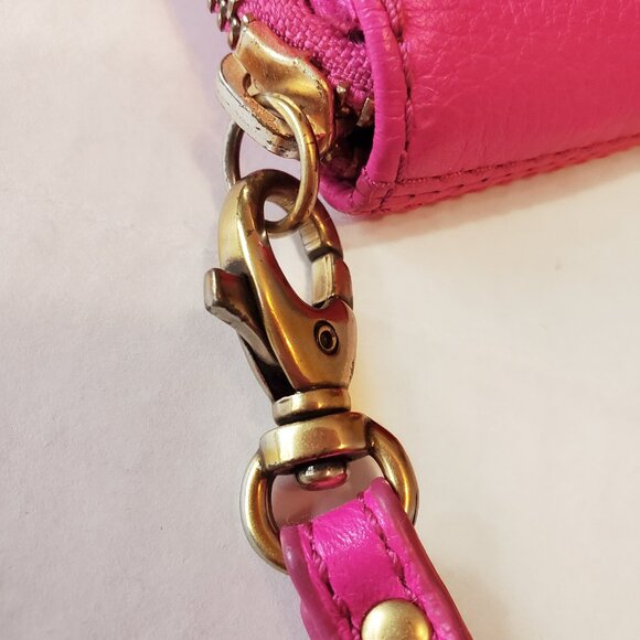 Fossil Pebbled Leather Wristlet Wallet - Picture 4 of 10